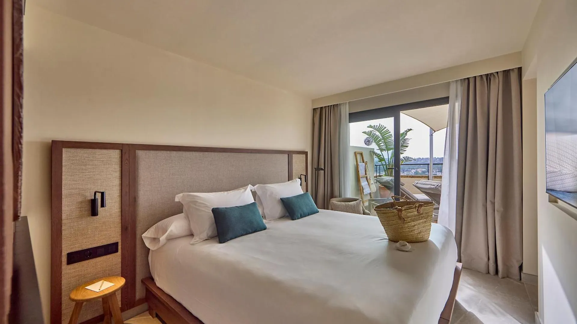 Purobeach Resort Santa Ponsa 5*,